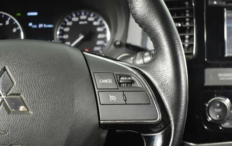 Mitsubishi Outlander III рестайлинг 3, 2016 год, 1 797 900 рублей, 16 фотография