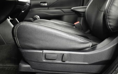 Mitsubishi Outlander III рестайлинг 3, 2016 год, 1 797 900 рублей, 22 фотография