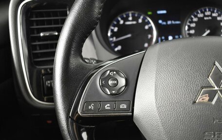 Mitsubishi Outlander III рестайлинг 3, 2016 год, 1 797 900 рублей, 15 фотография