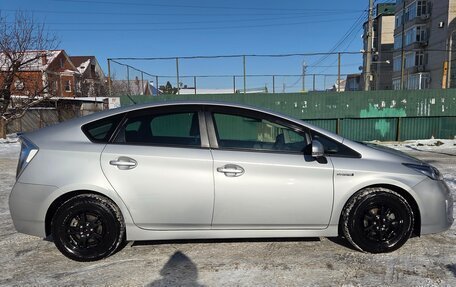 Toyota Prius, 2015 год, 1 590 000 рублей, 2 фотография