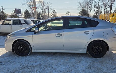 Toyota Prius, 2015 год, 1 590 000 рублей, 3 фотография