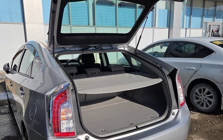 Toyota Prius, 2015 год, 1 590 000 рублей, 6 фотография