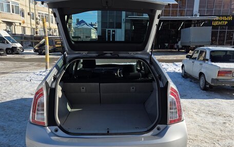 Toyota Prius, 2015 год, 1 590 000 рублей, 5 фотография