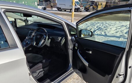Toyota Prius, 2015 год, 1 590 000 рублей, 16 фотография