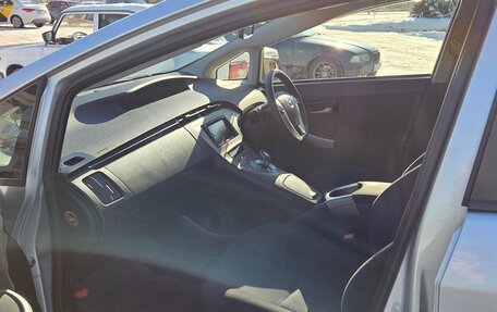 Toyota Prius, 2015 год, 1 590 000 рублей, 13 фотография