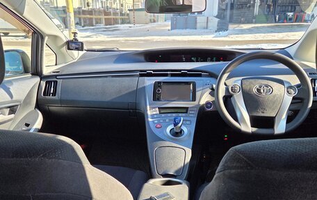 Toyota Prius, 2015 год, 1 590 000 рублей, 9 фотография