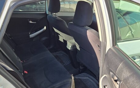 Toyota Prius, 2015 год, 1 590 000 рублей, 12 фотография