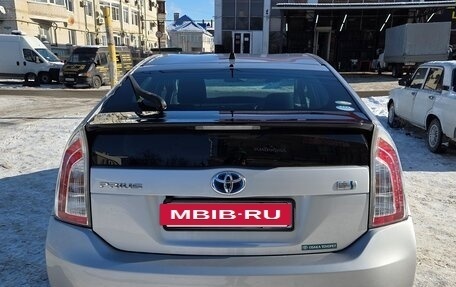 Toyota Prius, 2015 год, 1 590 000 рублей, 4 фотография