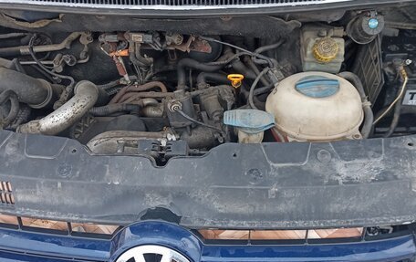 Volkswagen Transporter T5 рестайлинг, 2004 год, 920 000 рублей, 4 фотография