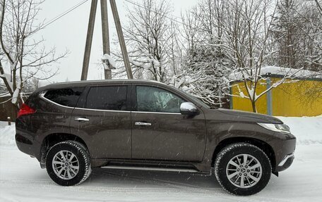 Mitsubishi Pajero Sport III рестайлинг, 2017 год, 3 299 000 рублей, 4 фотография