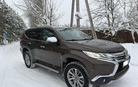 Mitsubishi Pajero Sport III рестайлинг, 2017 год, 3 299 000 рублей, 3 фотография