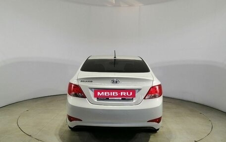 Hyundai Solaris II рестайлинг, 2015 год, 1 050 000 рублей, 10 фотография