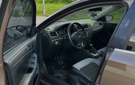 Volkswagen Jetta VI, 2011 год, 890 000 рублей, 2 фотография