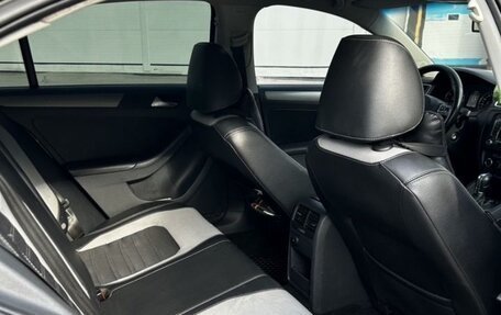 Volkswagen Jetta VI, 2011 год, 890 000 рублей, 6 фотография