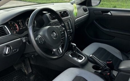 Volkswagen Jetta VI, 2011 год, 890 000 рублей, 3 фотография