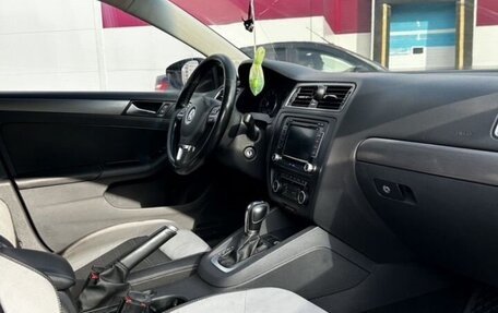 Volkswagen Jetta VI, 2011 год, 890 000 рублей, 4 фотография