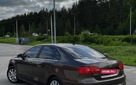 Volkswagen Jetta VI, 2011 год, 890 000 рублей, 14 фотография