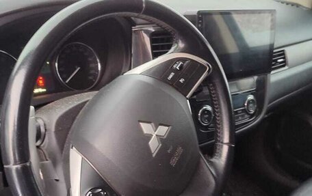 Mitsubishi Outlander III рестайлинг 3, 2013 год, 1 700 000 рублей, 5 фотография