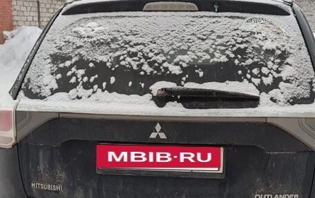 Mitsubishi Outlander III рестайлинг 3, 2013 год, 1 700 000 рублей, 2 фотография