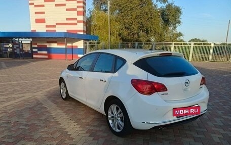 Opel Astra J, 2012 год, 900 000 рублей, 2 фотография