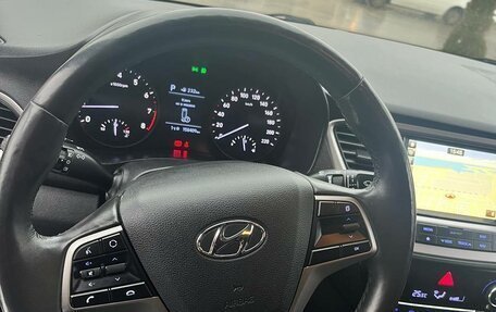 Hyundai Solaris II рестайлинг, 2017 год, 1 370 000 рублей, 7 фотография