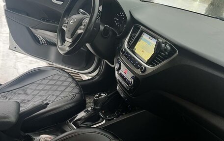 Hyundai Solaris II рестайлинг, 2017 год, 1 370 000 рублей, 8 фотография