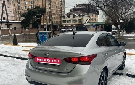 Hyundai Solaris II рестайлинг, 2017 год, 1 370 000 рублей, 10 фотография