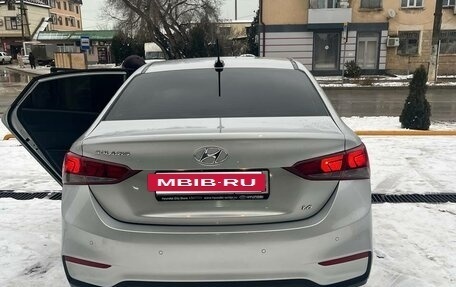 Hyundai Solaris II рестайлинг, 2017 год, 1 370 000 рублей, 2 фотография