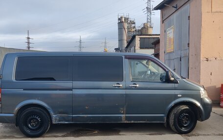 Volkswagen Caravelle T5, 2006 год, 850 000 рублей, 4 фотография