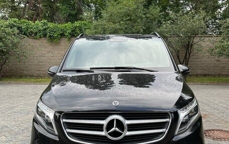 Mercedes-Benz V-Класс, 2018 год, 4 450 000 рублей, 1 фотография