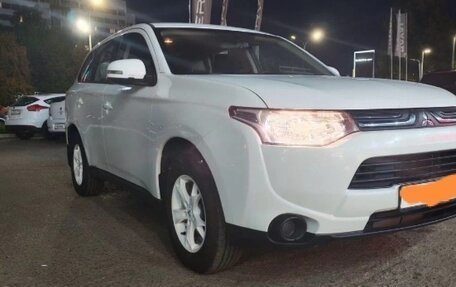 Mitsubishi Outlander III рестайлинг 3, 2013 год, 1 150 000 рублей, 5 фотография