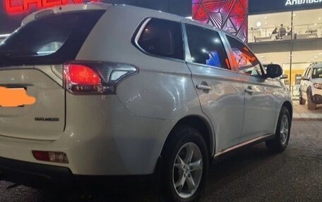 Mitsubishi Outlander III рестайлинг 3, 2013 год, 1 150 000 рублей, 6 фотография