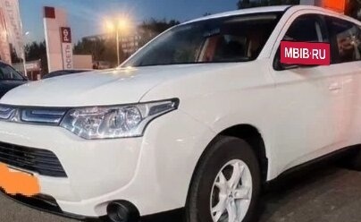 Mitsubishi Outlander III рестайлинг 3, 2013 год, 1 150 000 рублей, 3 фотография