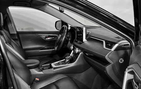 Toyota RAV4, 2019 год, 3 290 000 рублей, 10 фотография