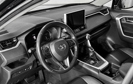 Toyota RAV4, 2019 год, 3 290 000 рублей, 15 фотография