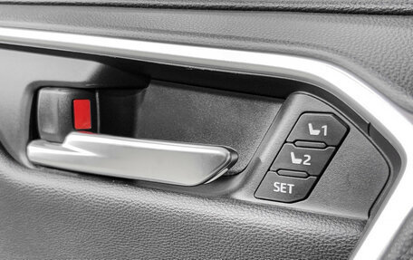 Toyota RAV4, 2019 год, 3 290 000 рублей, 19 фотография