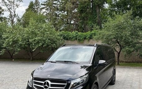 Mercedes-Benz V-Класс, 2018 год, 4 450 000 рублей, 2 фотография