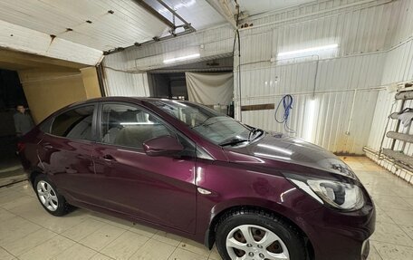 Hyundai Solaris II рестайлинг, 2011 год, 650 000 рублей, 2 фотография