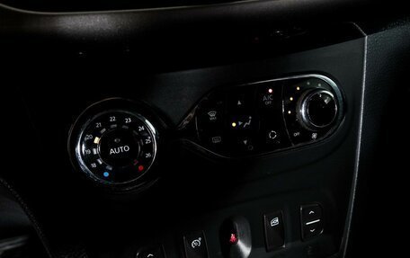 Renault Sandero II рестайлинг, 2015 год, 700 000 рублей, 12 фотография