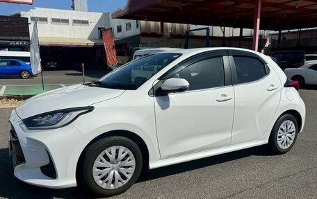 Toyota Yaris, 2021 год, 1 251 000 рублей, 3 фотография