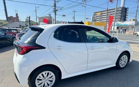 Toyota Yaris, 2021 год, 1 251 000 рублей, 6 фотография