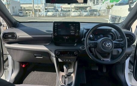 Toyota Yaris, 2021 год, 1 251 000 рублей, 10 фотография