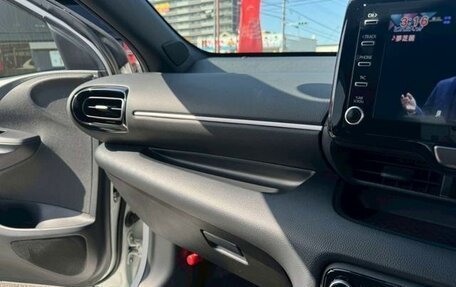 Toyota Yaris, 2021 год, 1 251 000 рублей, 30 фотография