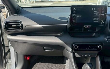 Toyota Yaris, 2021 год, 1 251 000 рублей, 29 фотография