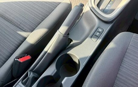 Toyota Yaris, 2021 год, 1 251 000 рублей, 24 фотография