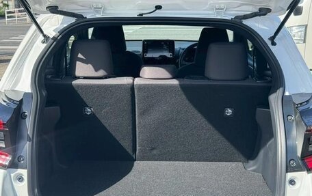 Toyota Yaris, 2021 год, 1 251 000 рублей, 34 фотография