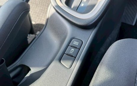 Toyota Yaris, 2021 год, 1 251 000 рублей, 26 фотография