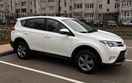 Toyota RAV4, 2015 год, 2 200 000 рублей, 2 фотография