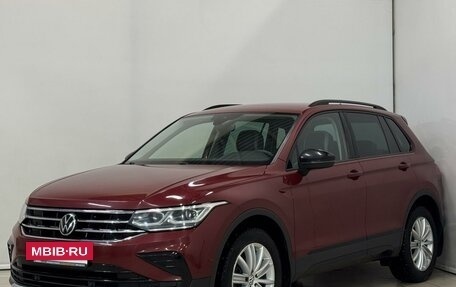 Volkswagen Tiguan II, 2021 год, 2 999 000 рублей, 2 фотография