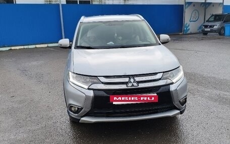 Mitsubishi Outlander III рестайлинг 3, 2017 год, 1 650 000 рублей, 4 фотография